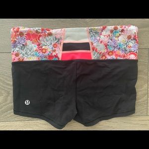 Vintage Lululemon Booty Workout Shorts floral band